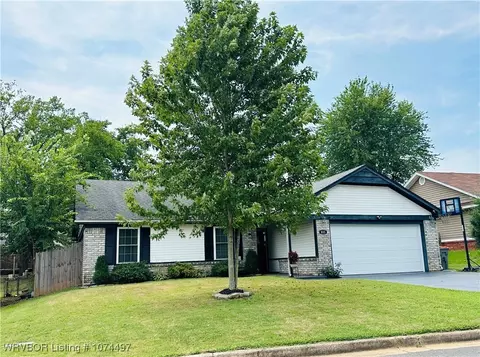 Exterior - 805 N St, Barling, AR 72923 photo 3 of 7
