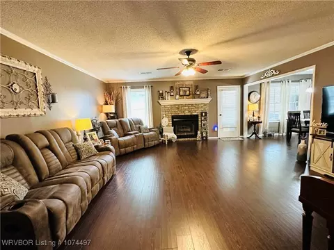 Living - 805 N St, Barling, AR 72923 photo 1 of 1