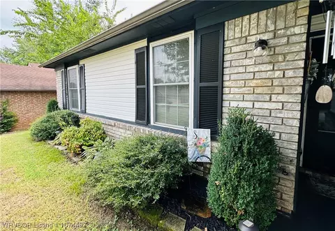 Exterior - 805 N St, Barling, AR 72923 photo 5 of 7