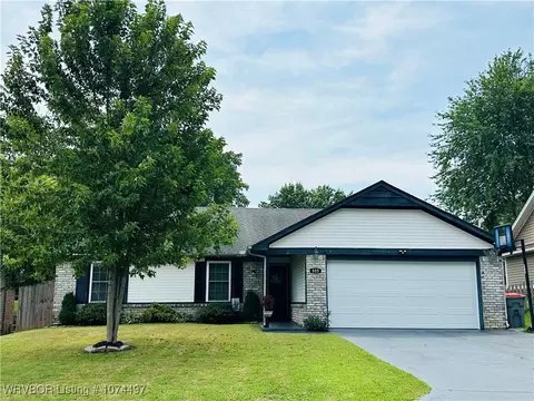 805 N St, Barling, AR 72923