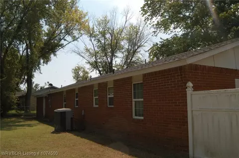 201 C St, Pocola, OK 74902 photo 3