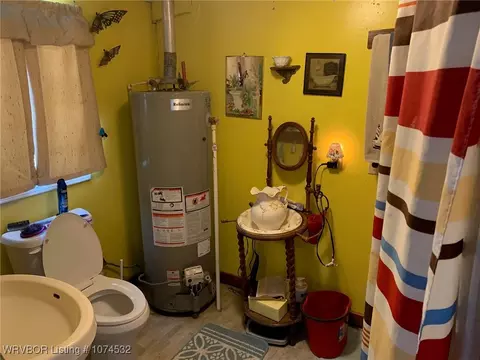 Bath - 2422 E Coal Rd, Altus, AR 72821 photo 1 of 1