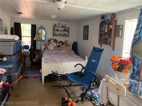 Bedroom - 2422 E Coal Rd, Altus, AR 72821 photo 2 of 2