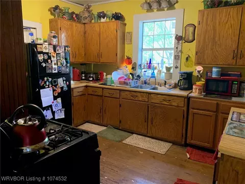 Kitchen - 2422 E Coal Rd, Altus, AR 72821 photo 1 of 1