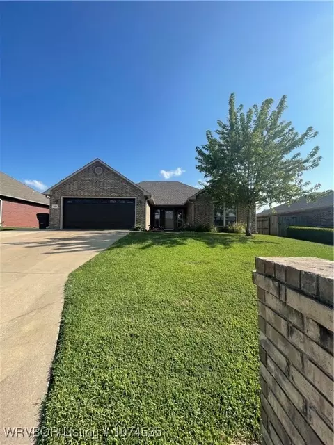 404 Apple Valley Dr, Fort Smith, AR 72908