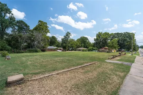 902 N 20th St, Van Buren, AR 72956