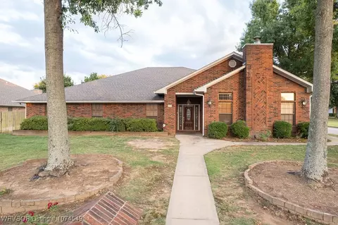 2300 Rannoch Ln, Fort Smith, AR 72908