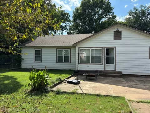 Exterior - 132 N 49th St, Fort Smith, AR 72903 photo 2 of 4