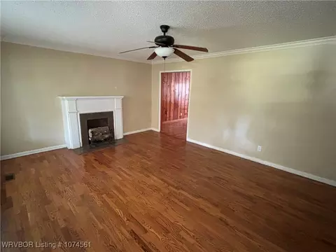 Living - 132 N 49th St, Fort Smith, AR 72903 photo 1 of 3