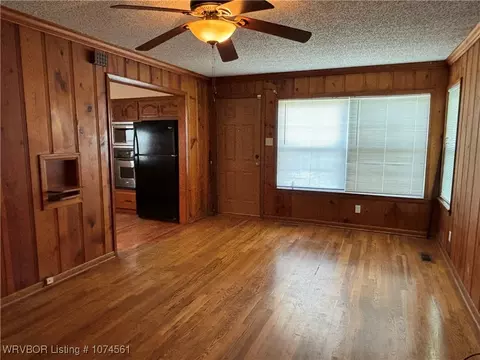 Living - 132 N 49th St, Fort Smith, AR 72903 photo 2 of 3