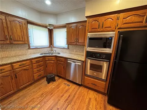 Kitchen - 132 N 49th St, Fort Smith, AR 72903 photo 1 of 2
