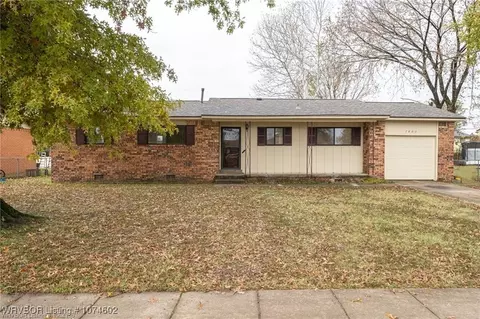 7800 Hermitage Dr, Fort Smith, AR 72908