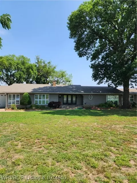 115 E Taylor Dr, Sallisaw, OK 74955