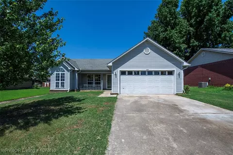 504 Sandstone Dr, Van Buren, AR 72956