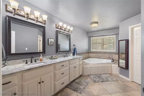 Bath - 2312 Ramsgate, Fort Smith, AR 72908 photo 2 of 5