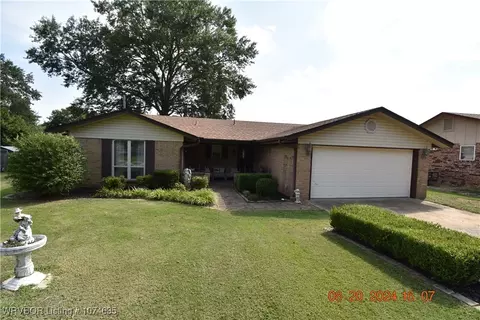 1704 Edmondson Dr, Sallisaw, OK 74955