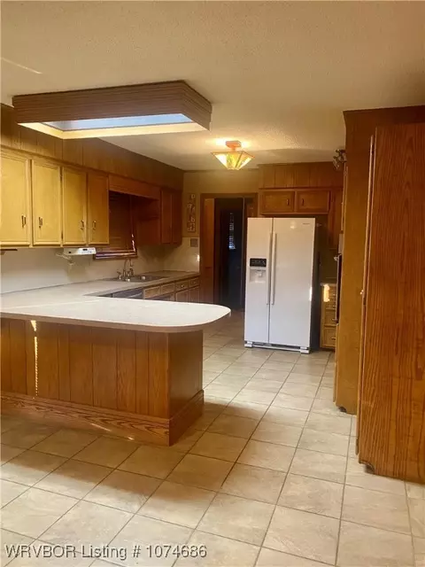 Kitchen - 641 Old Hackett Rd, Greenwood, AR 72936 photo 2 of 2