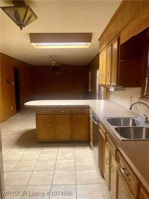 Kitchen - 641 Old Hackett Rd, Greenwood, AR 72936 photo 1 of 2