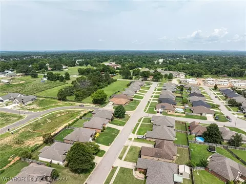 1911 Denali Way, Barling, AR 72923 photo 4
