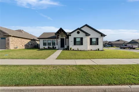 9121 Mayswood Pl, Fort Smith, AR 72916