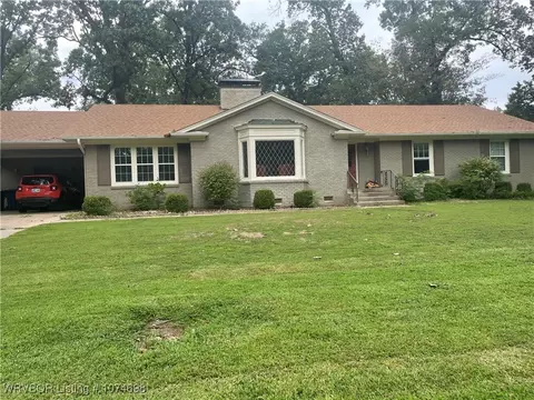1311 55th Ter, Fort Smith, AR 72904