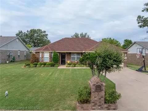 612 38th St, Van Buren, AR 72956
