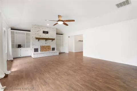 Living - 9817 Wellington, Fort Smith, AR 72908 photo 2 of 9