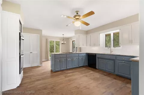 Kitchen - 9817 Wellington, Fort Smith, AR 72908 photo 2 of 4