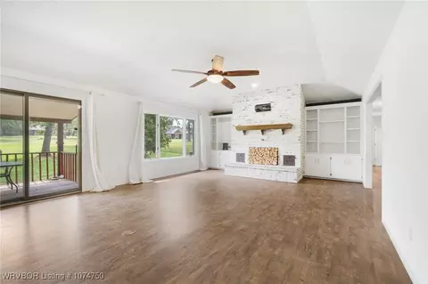 Living - 9817 Wellington, Fort Smith, AR 72908 photo 1 of 9