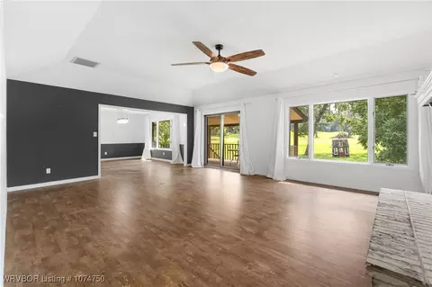 Living - 9817 Wellington, Fort Smith, AR 72908 photo 4 of 9