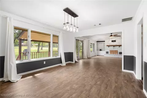 Living - 9817 Wellington, Fort Smith, AR 72908 photo 7 of 9