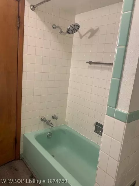 Bath - 4307 S 21st St, Fort Smith, AR 72901 photo 2 of 4
