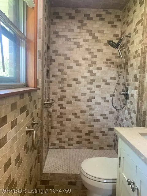 Bath - 4307 S 21st St, Fort Smith, AR 72901 photo 3 of 4