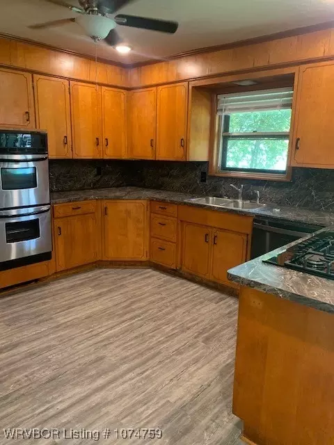 Kitchen - 4307 S 21st St, Fort Smith, AR 72901 photo 4 of 4