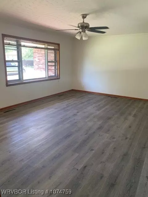 Living - 4307 S 21st St, Fort Smith, AR 72901 photo 2 of 7