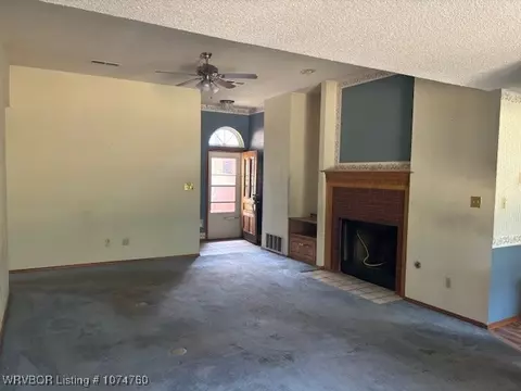 Living - 309 Applewood St, Central City, AR 72941 photo 2 of 3