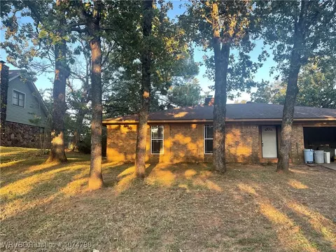 1408 N Hills Blvd, Van Buren, AR 72956