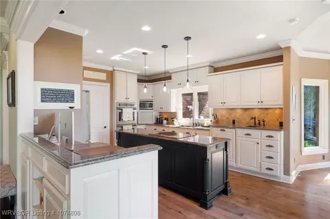 Kitchen - 1512 Wheaton Trce, Fort Smith, AR 72908 photo 2 of 6