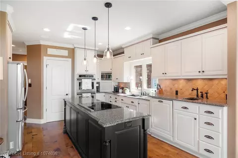 Kitchen - 1512 Wheaton Trce, Fort Smith, AR 72908 photo 4 of 6