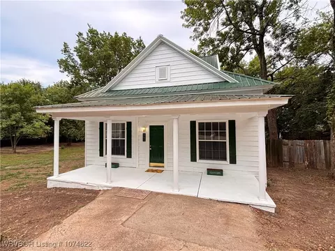 509 2nd St, Hartford, AR 72938