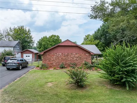 Exterior - 402 W Main St, Paris, AR 72855 photo 3 of 5