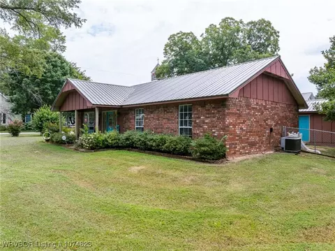 Exterior - 402 W Main St, Paris, AR 72855 photo 2 of 5