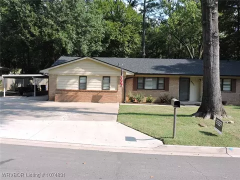 4421 S R Cir, Fort Smith, AR 72903