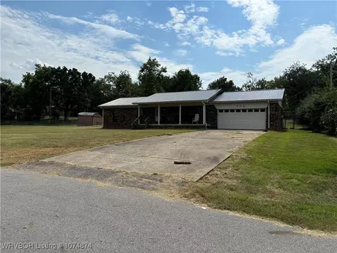 802 Reynolds Ave, Poteau, OK 74953