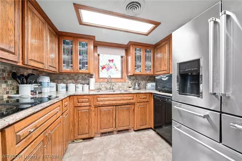 Kitchen - 3002 S 39th St, Fort Smith, AR 72903 photo 2 of 4