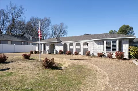 Exterior - 3002 S 39th St, Fort Smith, AR 72903 photo 3 of 13