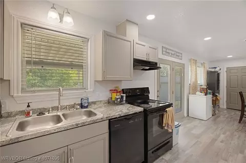 Kitchen - 3423 Warner St, Fort Smith, AR 72904 photo 1 of 1
