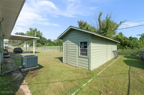 Exterior - 3423 Warner St, Fort Smith, AR 72904 photo 4 of 5