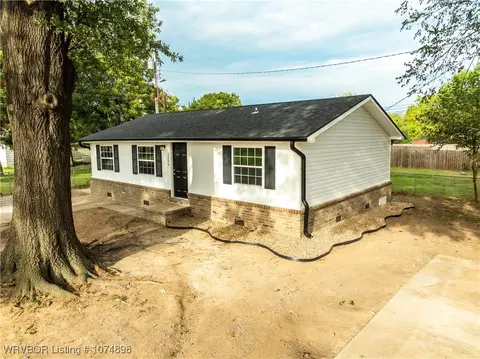 Exterior - 3206 N 43rd St, Fort Smith, AR 72904 photo 4 of 9