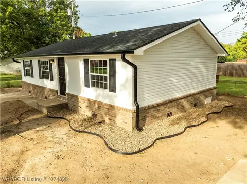 Exterior - 3206 N 43rd St, Fort Smith, AR 72904 photo 3 of 9